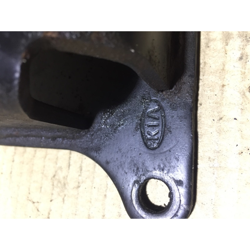 Кронштейн (двигатель и элементы) KIA Sorento BL 2005 2.5 CRDI