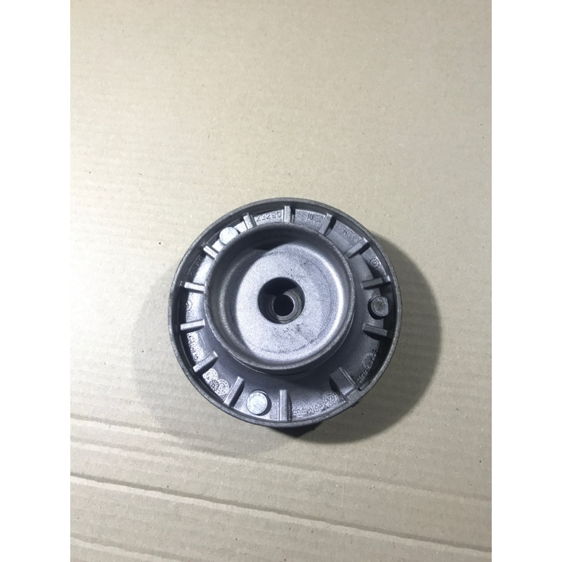 Опора стойки (подвеска) BMW 5-series F10 2013 N47D20 33506775735