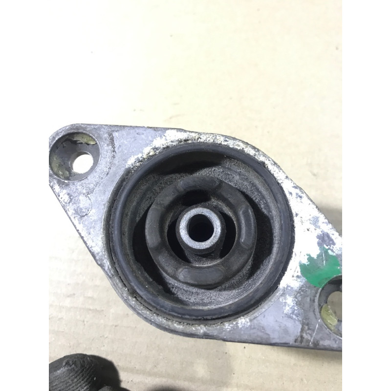 Опора стойки (подвеска) AUDI A4 B6 2003 1.8 BFB 8E0513353D