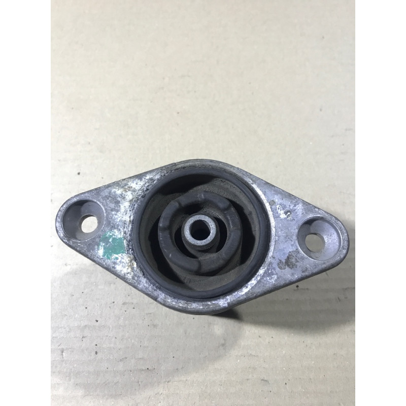 Опора стойки (подвеска) AUDI A4 B6 2.4BDV 8E0513353D