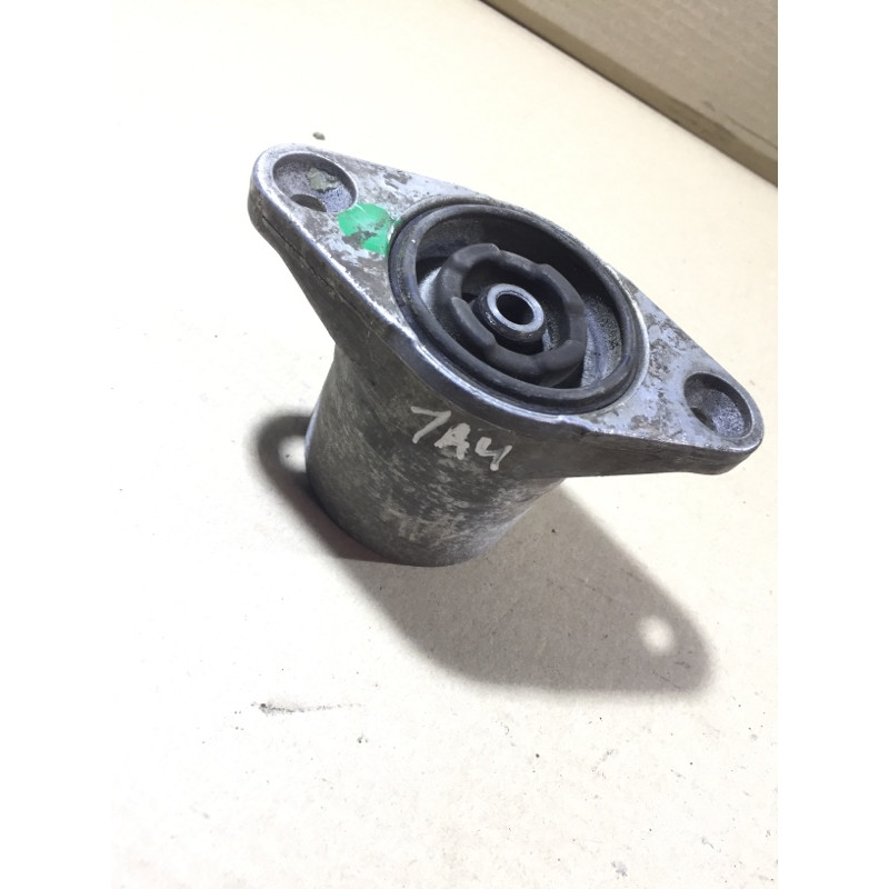 Опора стойки (подвеска) AUDI A4 B6 2003 2.0 ALT 8E0513353D