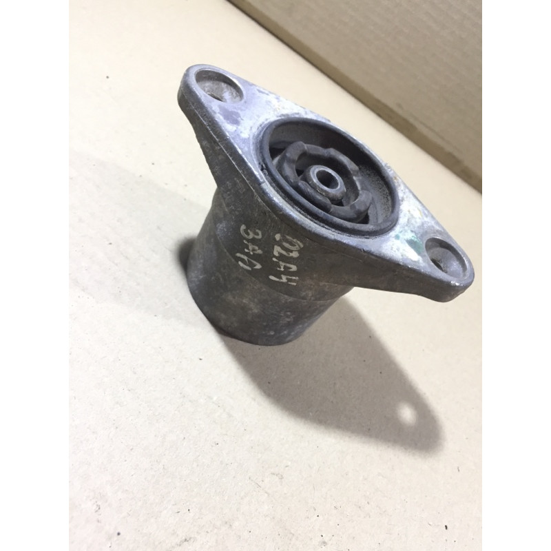 Опора стойки (подвеска) AUDI A4 B6 2.4BDV 8E0513353D