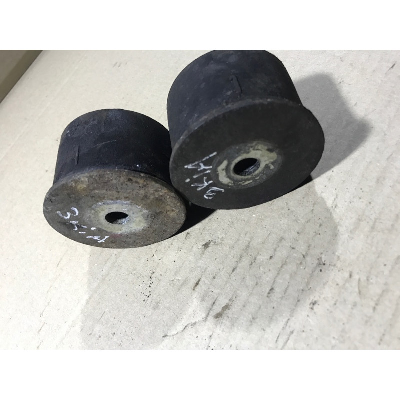 Подушка рамы кузова (трансмиссия) KIA Sorento BL 2005 2.5 CRDI 841613E000