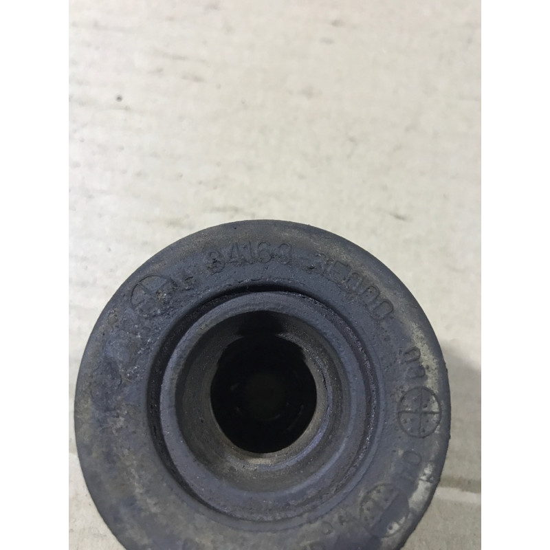 Подушка рамы кузова (трансмиссия) KIA Sorento BL 2005 2.5 CRDI 841633E000