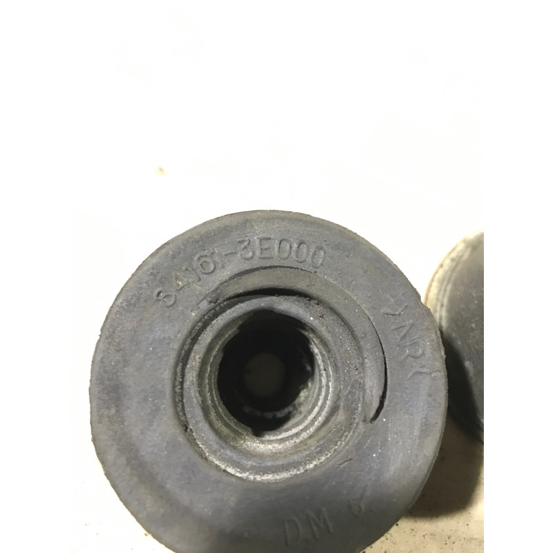 Подушка рамы кузова (трансмиссия) KIA Sorento BL 2005 2.5 CRDI 841613E000