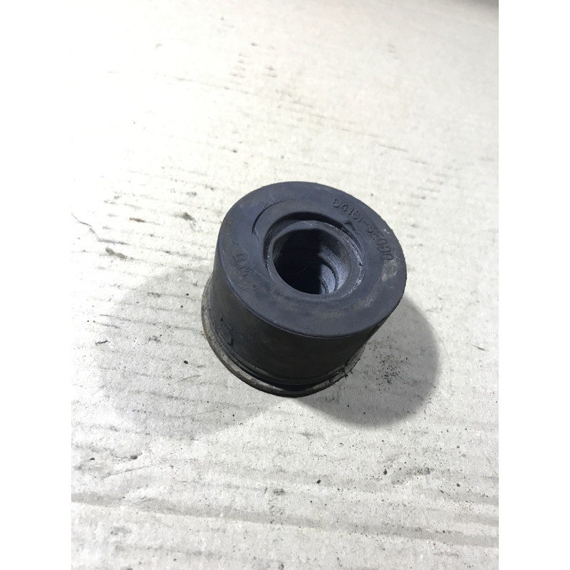 Подушка рамы кузова (трансмиссия) KIA Sorento BL 2005 2.5 CRDI 841813E000