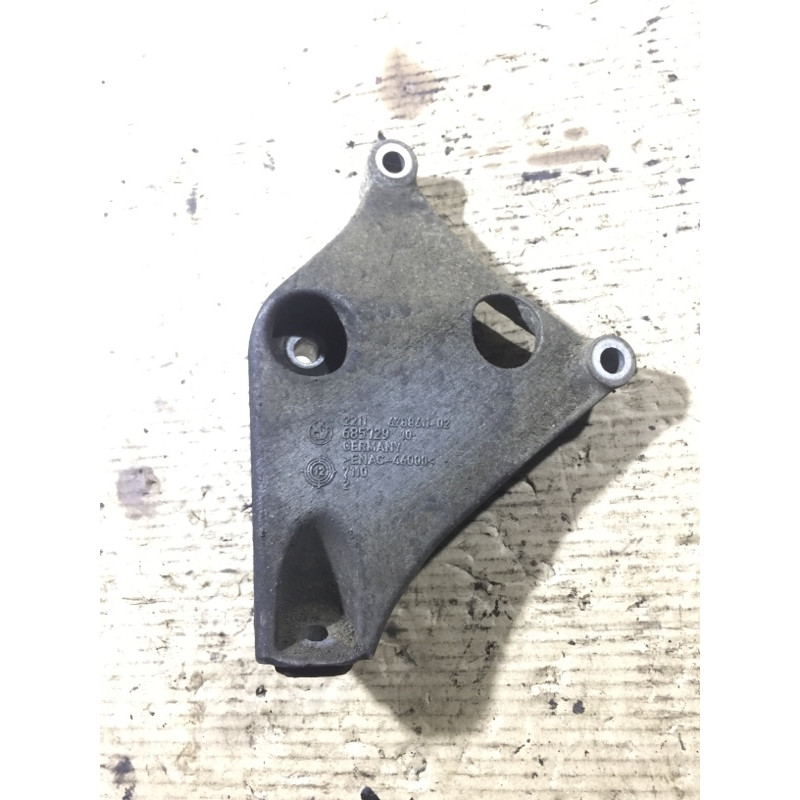 Кріплення подушки двигуна (кронштейни двигуна) BMW 3-series F30 2013 N47D20 22116788611