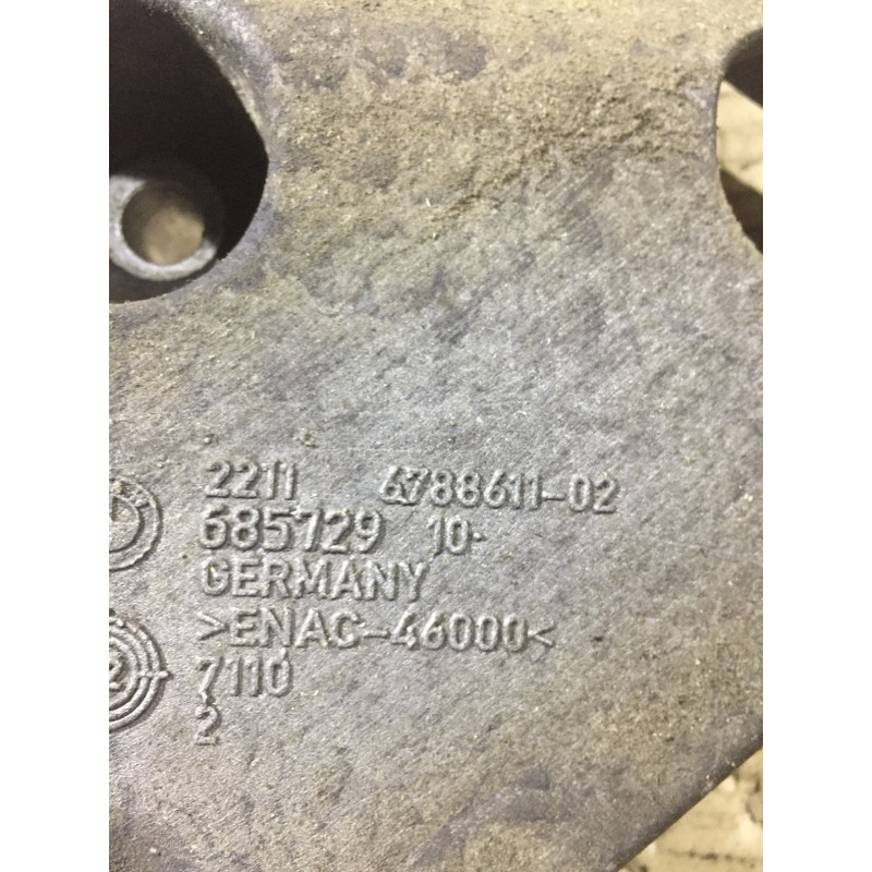 Кріплення подушки двигуна (кронштейни двигуна) BMW 3-series F30 2013 N47D20 22116788611