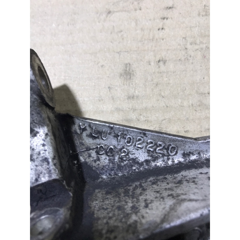 Кронштейн (двигатель и элементы) LAND ROVER FREELANDER L314 1999 1.8B YLU102220