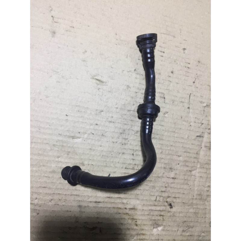 Патрубок (система охлаждения) AUDI A4 B6 2.4BDV 8E0611331BB