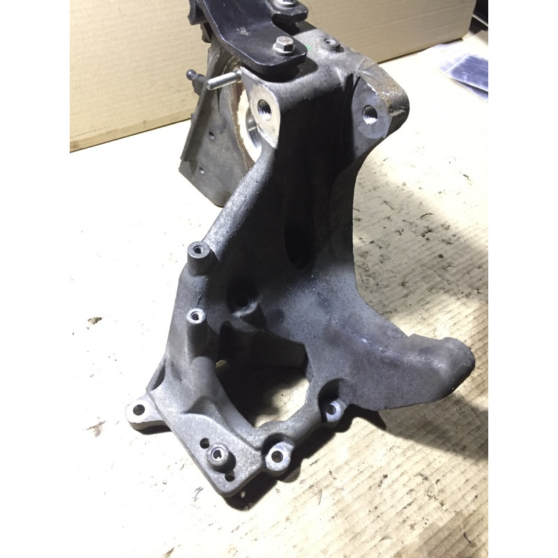 Кронштейн генератора (кронштейны двигателя) Opel Insignia A 2012 2.0 DTH 55566003