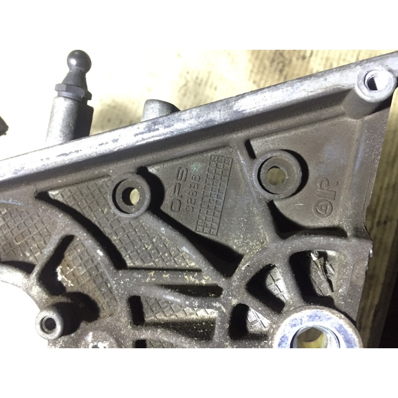 Кронштейн генератора (кронштейны двигателя) Opel Insignia A 2010 2.0 DTH 55566003