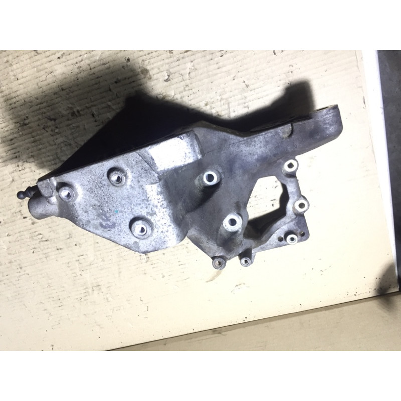 Кронштейн генератора (кронштейны двигателя) Opel Insignia A 2009 2.0 DTH 55566003