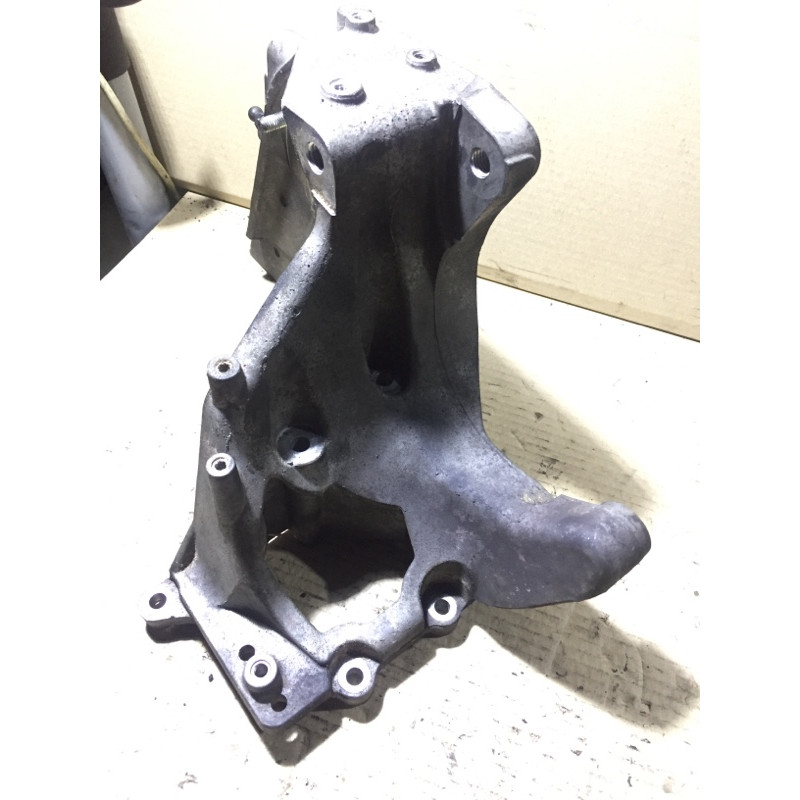 Кронштейн генератора (кронштейны двигателя) Opel Insignia A 2009 2.0 DTH 55566003