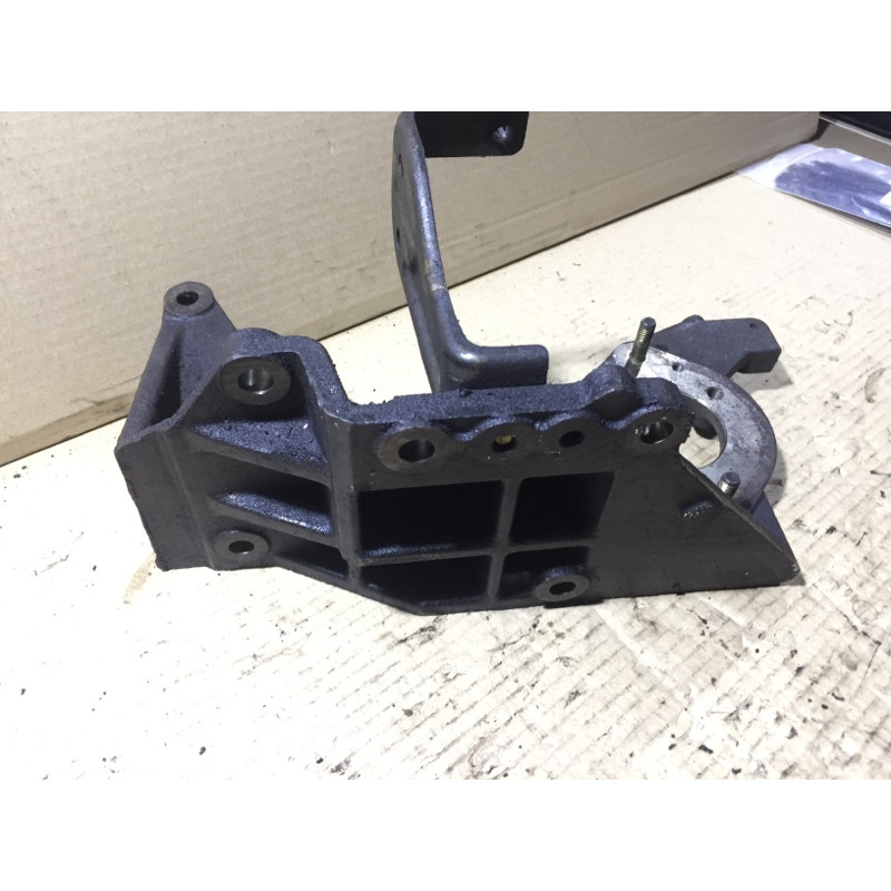 Кронштейн (двигатель и элементы) Mazda 6 GG 2004 2.0 RF5