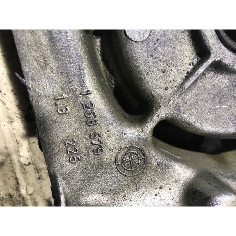 Передняя крышка мотора (двигатель и элементы) BMW 7-series E32 11141277001