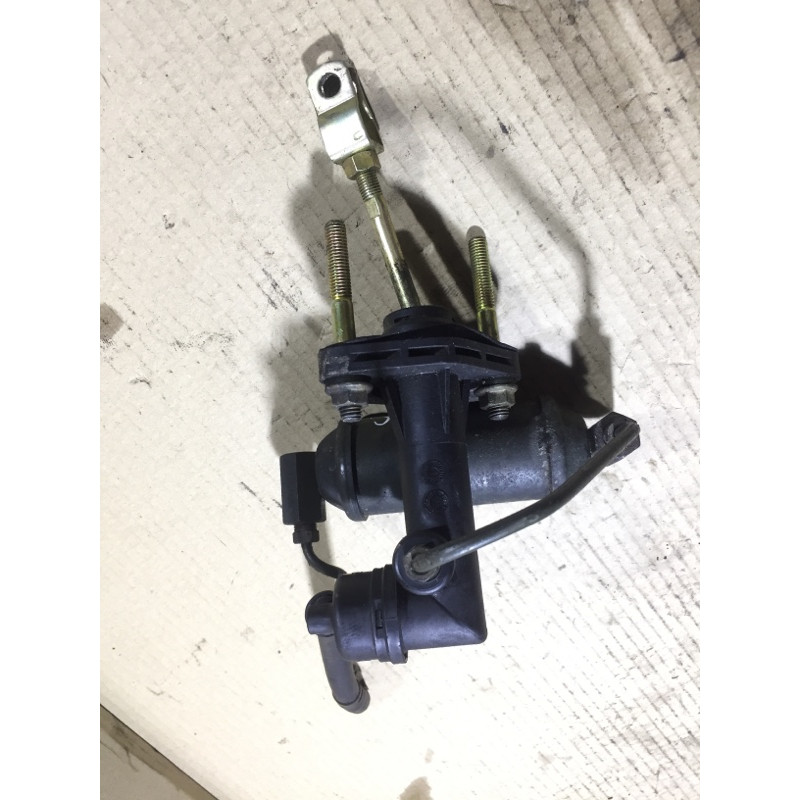 Главный цилиндр сцепления (трансмиссия) KIA Sorento BL 2005 2.5 CRDI