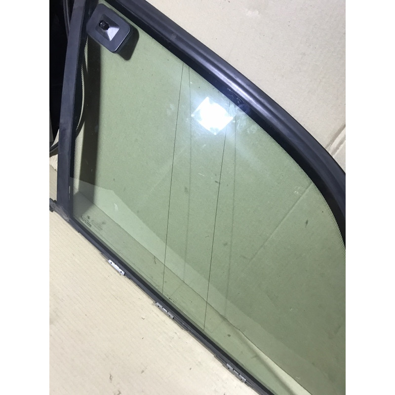 Скло (кузов і елементи) BMW 5-series E34 51368172445