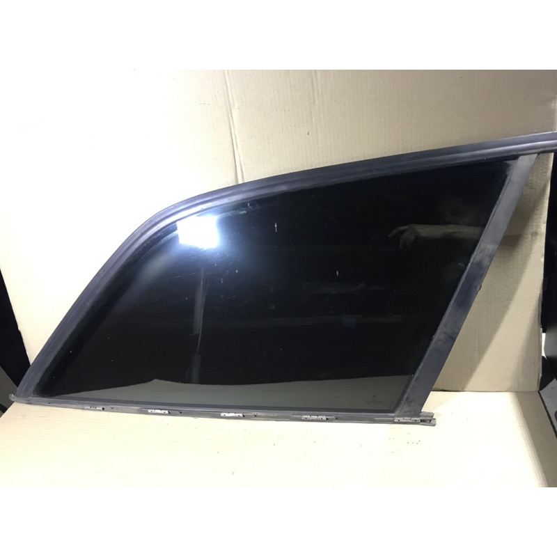 Стекло (кузов и элементы) BMW 5-series E34 51368172446