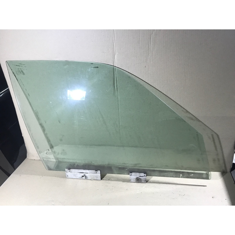 Стекло (кузов и элементы) BMW 5-series E34 51321944084