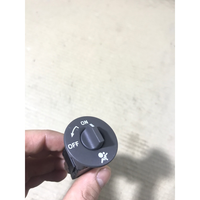 Кнопка AirBag (электрика / кнопки) Renault Megane 2 2004 1.9 DCI 8200169589