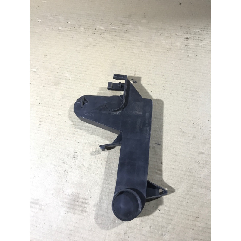 Кронштейн стекла (кузов и элементы) Renault Megane 2 2004 1.9 DCI 8200197143