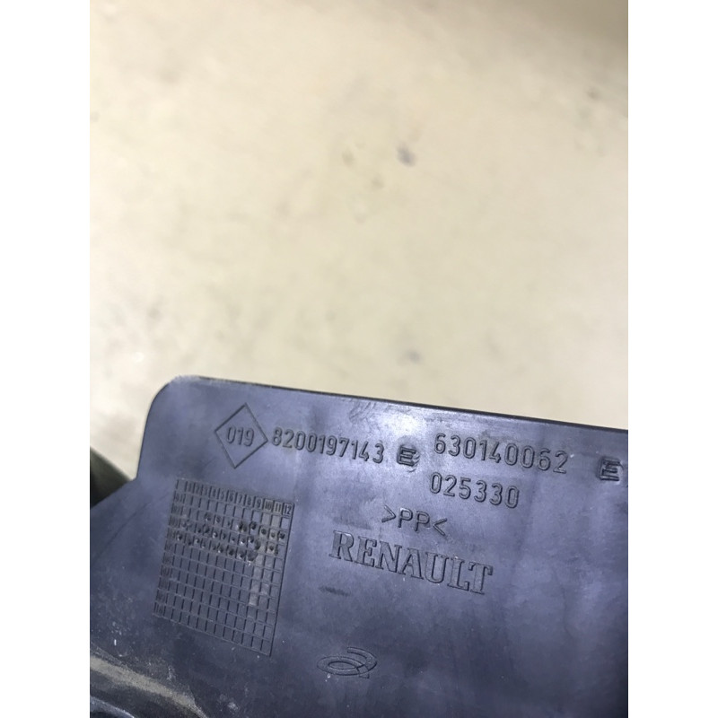 Кронштейн стекла (кузов и элементы) Renault Megane 2 2004 1.9 DCI 8200197143