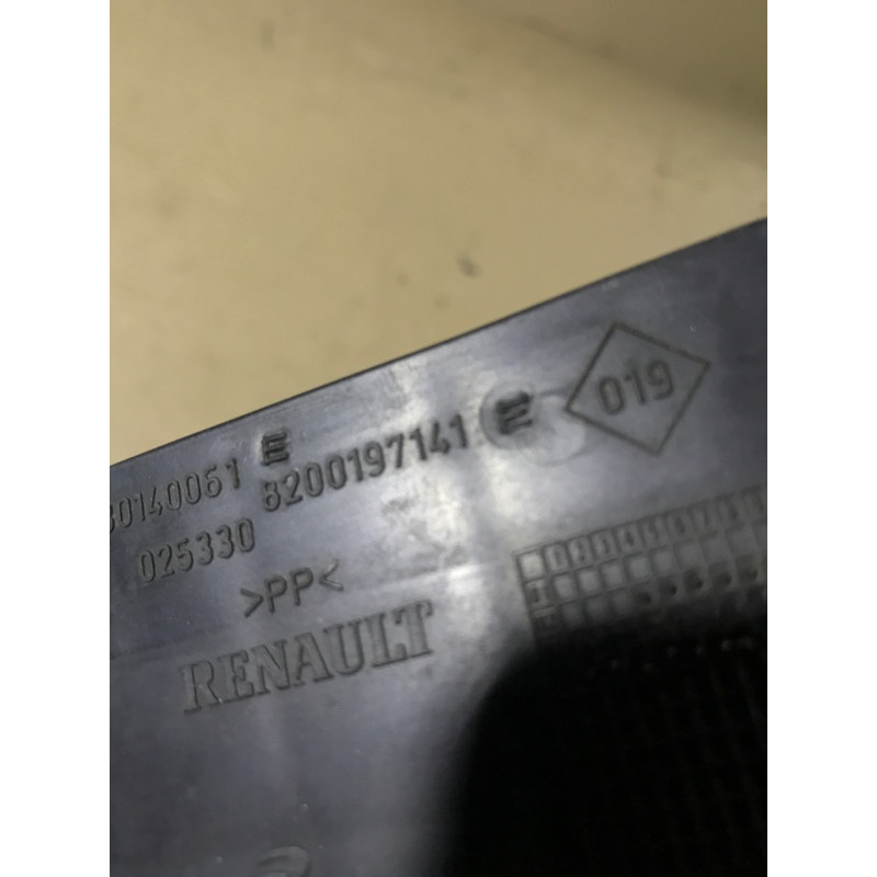 Кронштейн стекла (кузов и элементы) Renault Megane 2 2004 1.9 DCI 8200197141