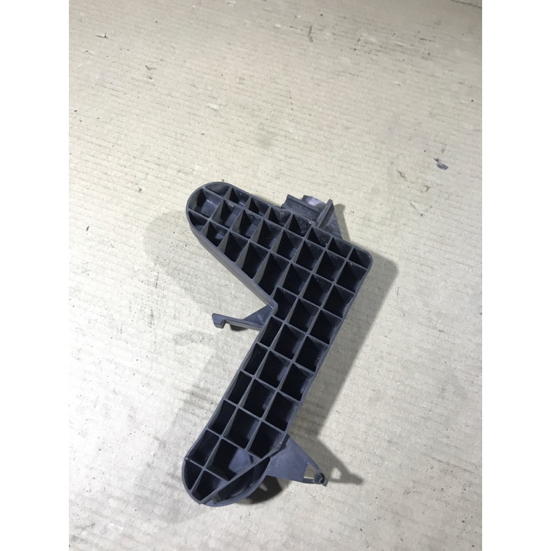 Кронштейн стекла (кузов и элементы) Renault Megane 2 2004 1.9 DCI 8200197141