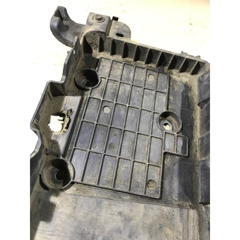 Площадка аккумулятора (кузов и элементы) Renault Megane 2 2004 1.9 DCI 8200166032