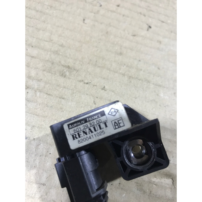 Датчик удара (электрика / датчики) Renault Megane 2 2004 1.9 DCI 8200411025