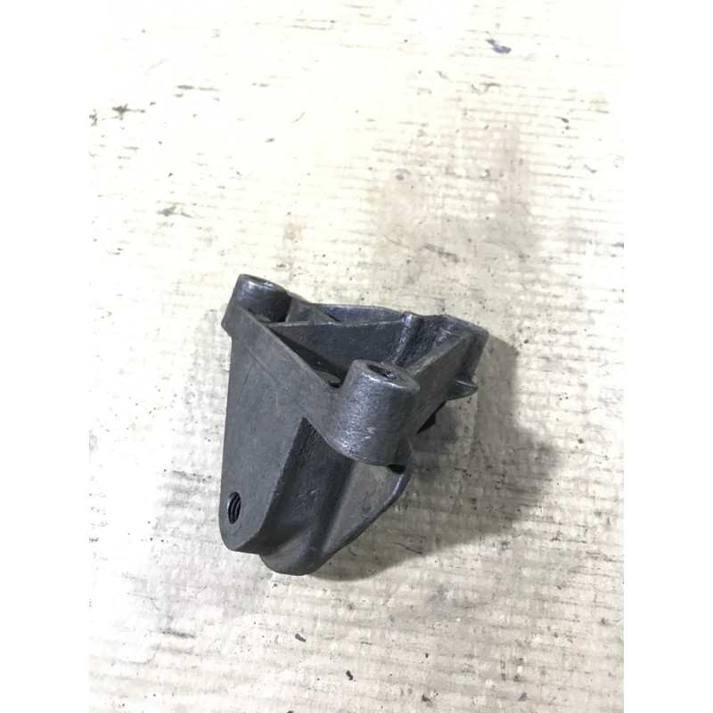 Кронштейн подушки двигателя (кронштейны двигателя) Renault Megane 2 2004 1.9 DCI 8200072747