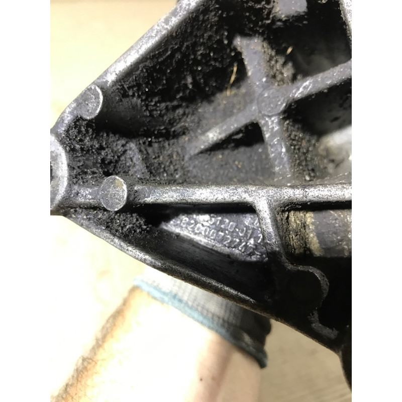Кронштейн подушки двигателя (кронштейны двигателя) Renault Megane 2 2004 1.9 DCI 8200072747