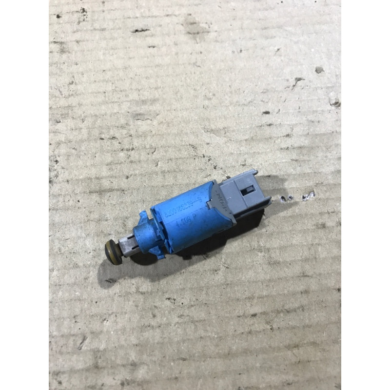 Концевик педали сцепления (электрика / датчики) Renault Megane 2 2004 1.9 DCI 8200168239