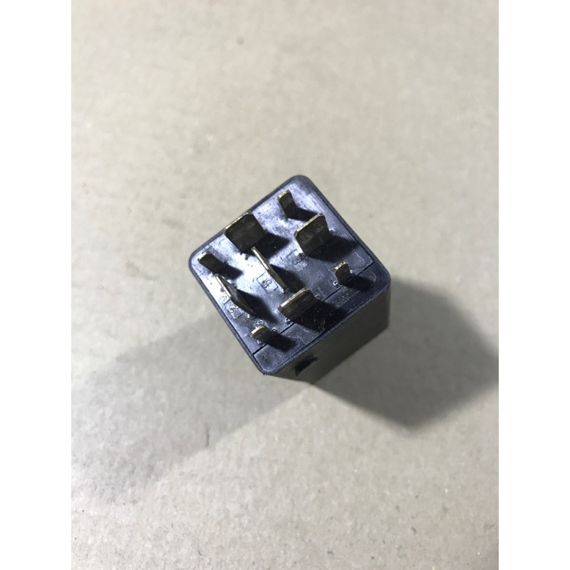 Реле (электрика) BMW 5-series E34 61358362101