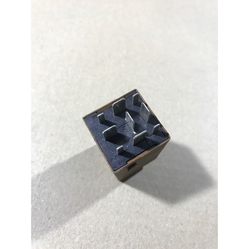 Реле (электрика) BMW 7-series E32 61 35 1 384 761