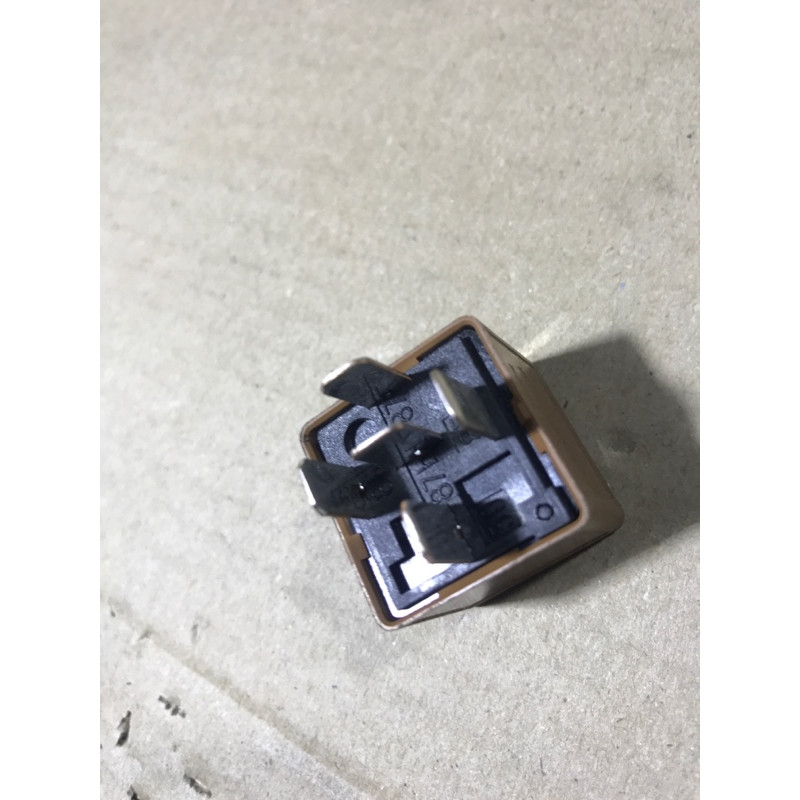 Реле (электрика) Opel Vectra C 2004 2.2 SE 13500115