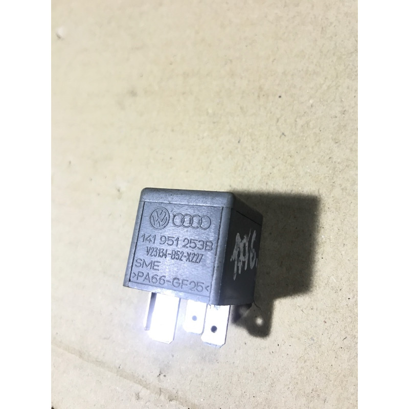 Реле (электрика) AUDI A6 C5 2001 2.5 AKE 141951253B