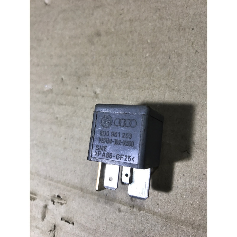 Реле (электрика) AUDI A4 B6 2003 2.0 ALT 8D0951253