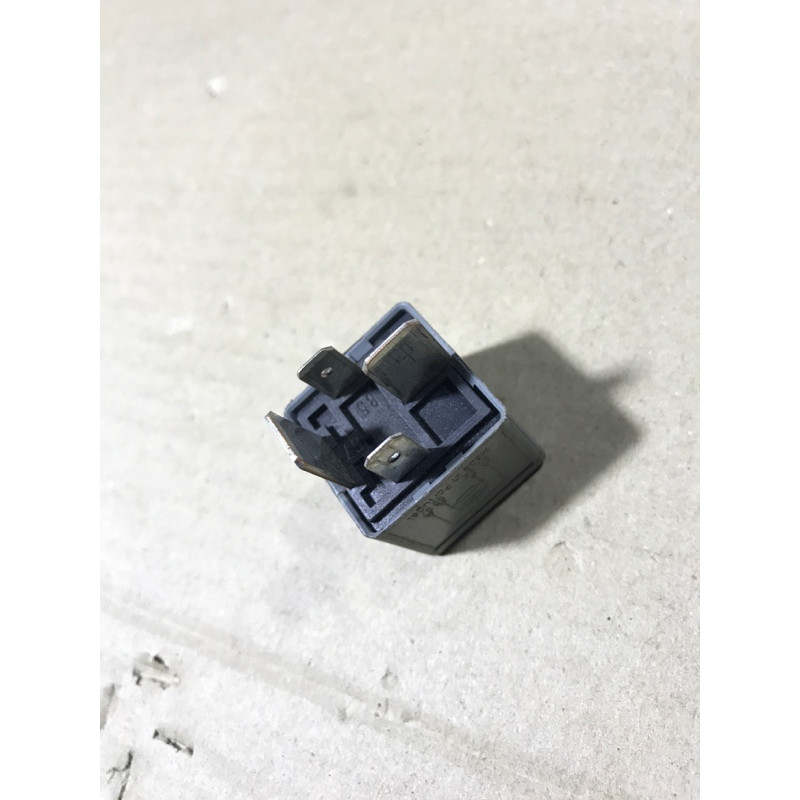 Реле (электрика) AUDI A4 B6 2003 2.0 ALT 8D0951253