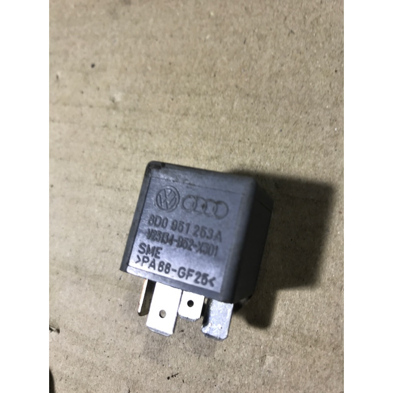 Реле (электрика) Volkswagen Passat B5 2003 1.9 TDI 8D0951253A