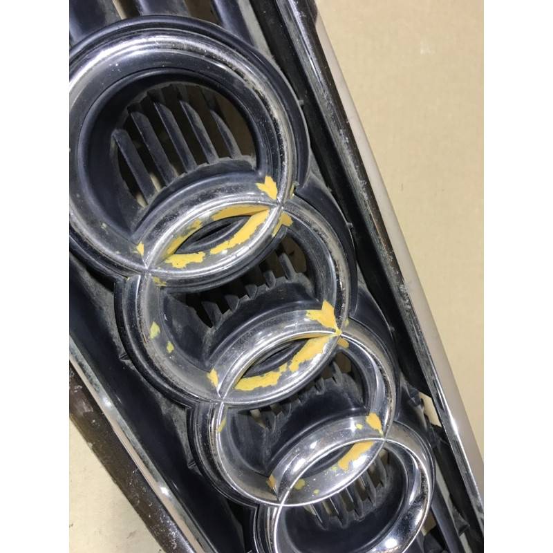 Решетка радиатора (наружные элементы кузова) AUDI A6 C5 2001 2.5 AKE 4B0853651A