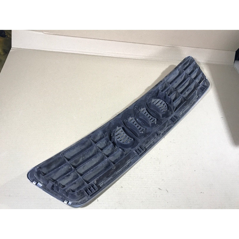 Решетка радиатора (наружные элементы кузова) AUDI A6 C5 2001 2.5 AKE 4B0853651A