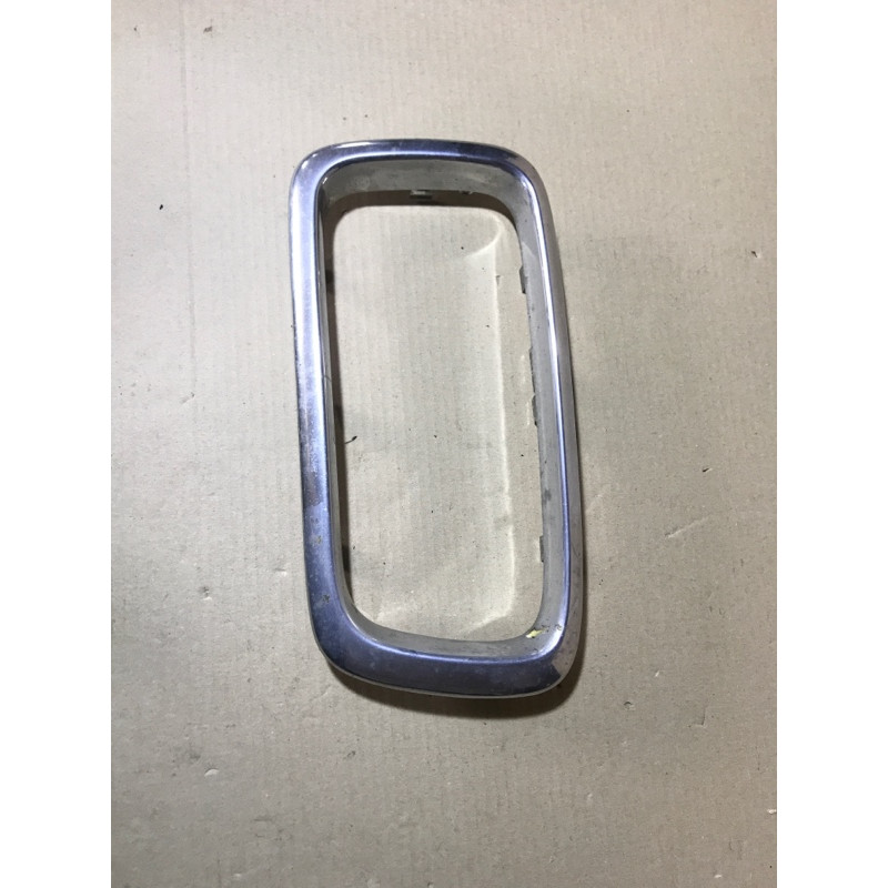 Решетка радиатора (наружные элементы кузова) BMW 7-series E38 8125815