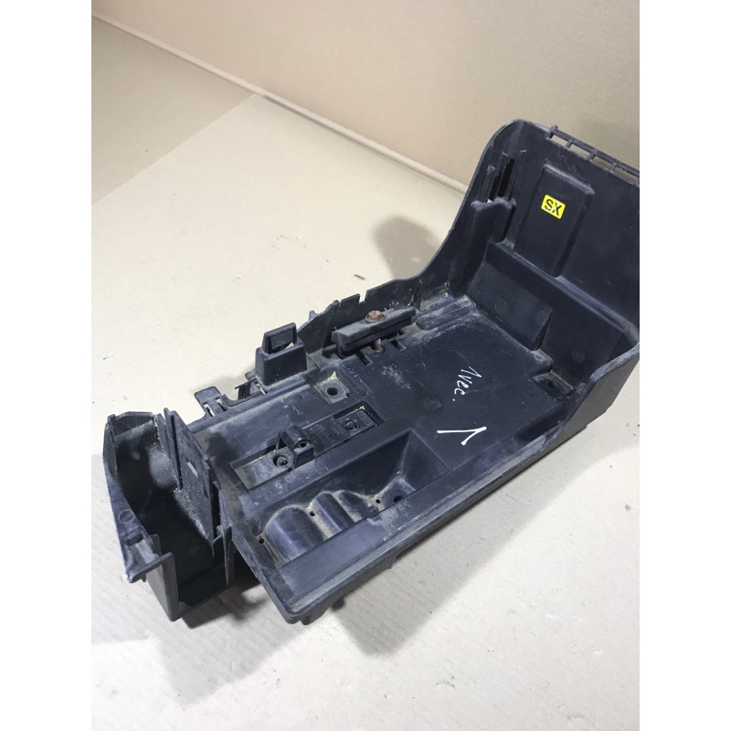 Площадка аккумулятора (кузов и элементы) Opel Vectra C 2004 2.2 SE 24413805