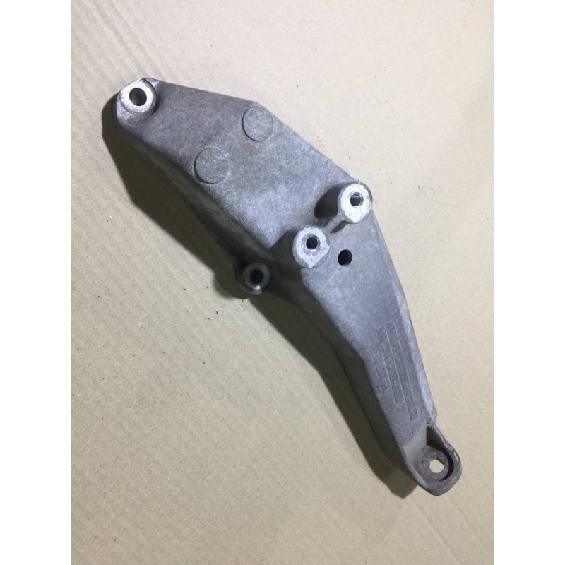 Кронштейн подушки двигателя (кронштейны двигателя) BMW 5-series E34 M43b18 11811142029