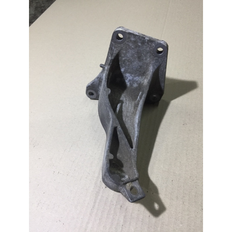 Кронштейн подушки двигателя (кронштейны двигателя) BMW 5-series E34 M43b18 11811136614