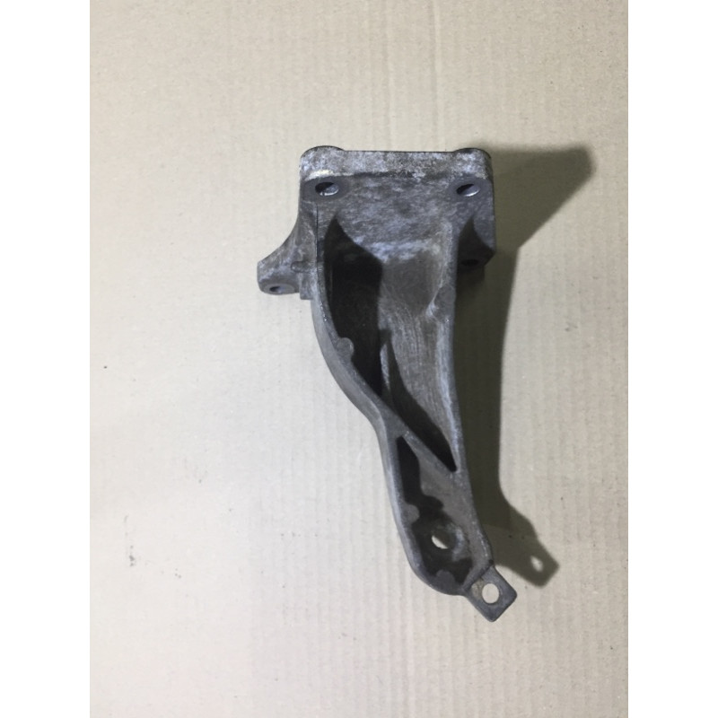 Кронштейн подушки двигателя (кронштейны двигателя) BMW 5-series E34 M43b18 11811136614