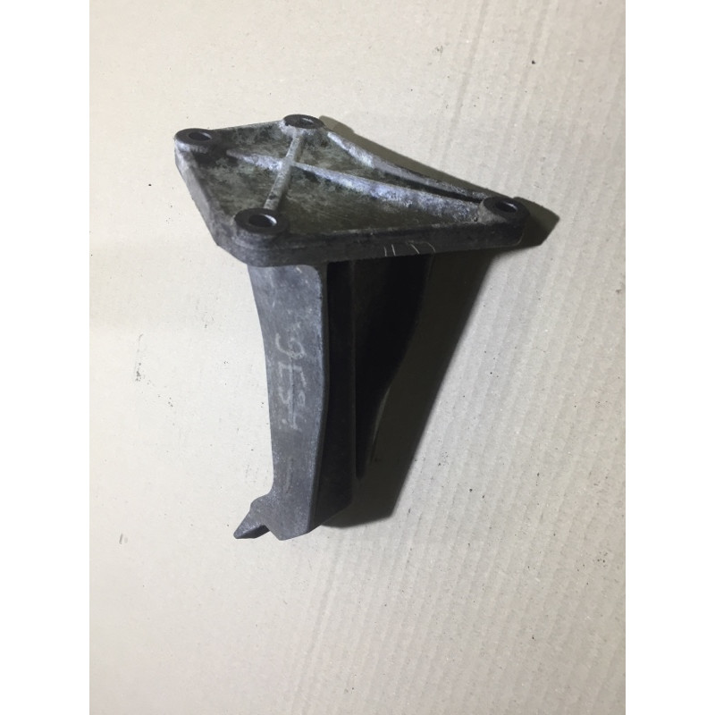 Кронштейн подушки двигателя (кронштейны двигателя) BMW 5-series E34 M43b18 11811136614