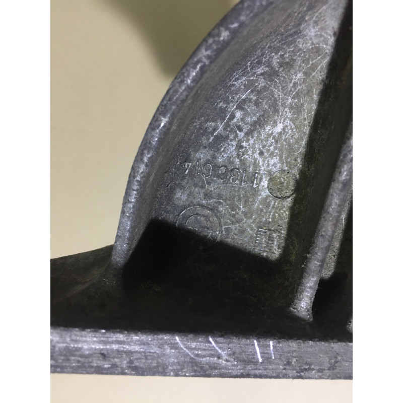 Кронштейн подушки двигателя (кронштейны двигателя) BMW 5-series E34 M43b18 11811136614